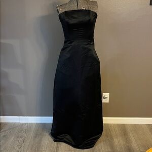 Chic Black Strapless Gown